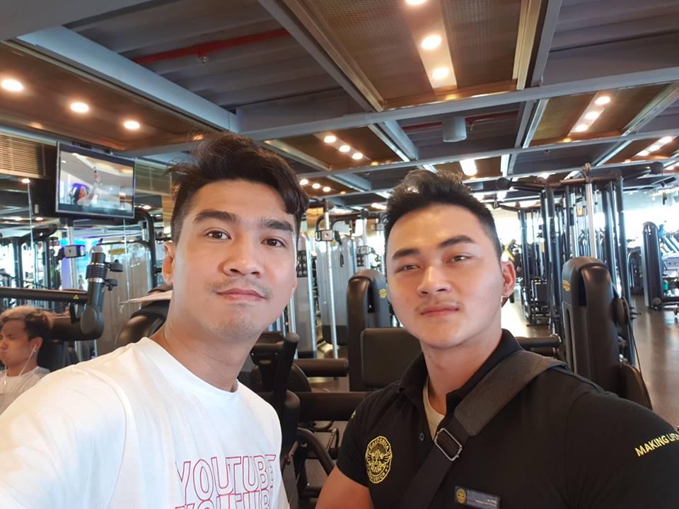 Huyền Baby hững hờ khoe vòng 1 gợi cảm-9