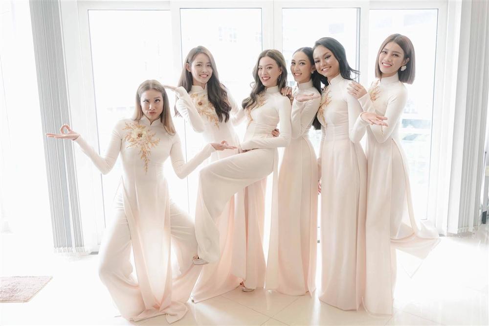 Làm gì có dàn phù dâu nào xinh có hội, lầy có phường như ở đám hỏi Lan Khuê-16