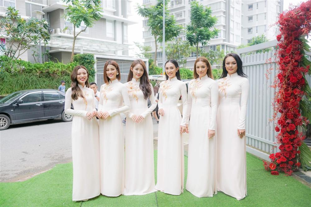 Làm gì có dàn phù dâu nào xinh có hội, lầy có phường như ở đám hỏi Lan Khuê-19