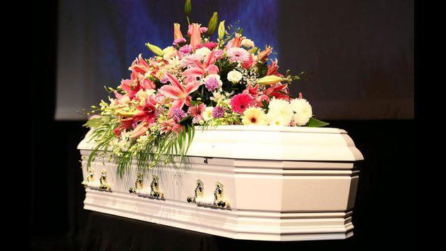 Thi nhau nằm trong quan tài 30 tiếng để nhận 7 triệu đồng-1