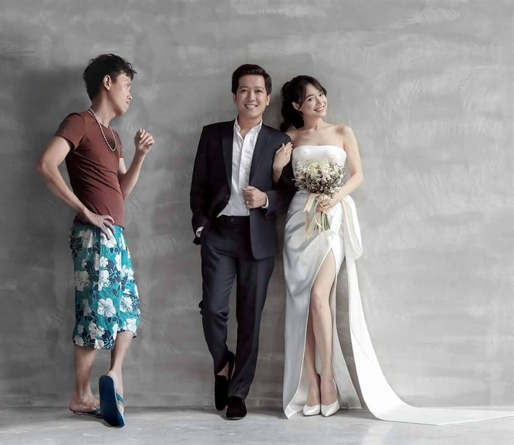 Xuất hiện con giáp thứ 13 là NAM GIỚI chen ngang vào ảnh cưới lung linh của Nhã Phương - Trường Giang-1