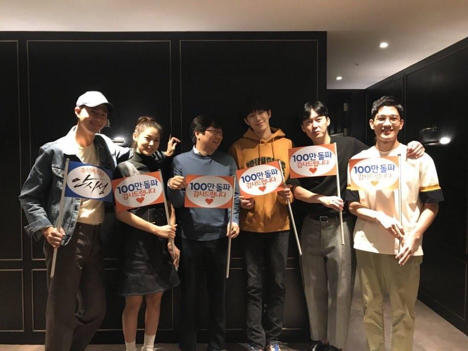 Tiên nữ cử tạ Lee Sung Kyung xuất hiện xinh đẹp với mái tóc đen tuyền-4