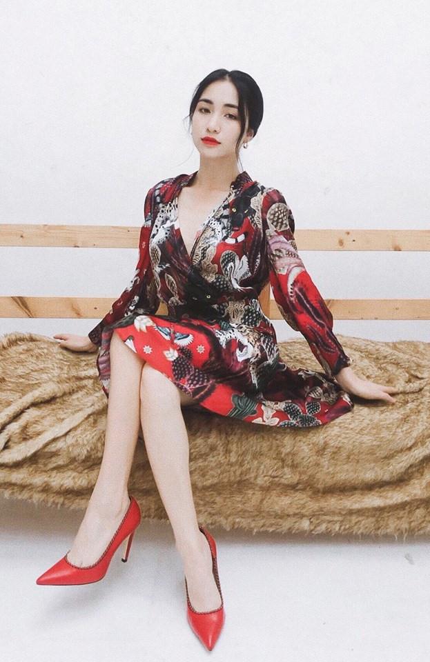 Hòa Minzy ăn gian chiều cao với giày cao 20 cm-4