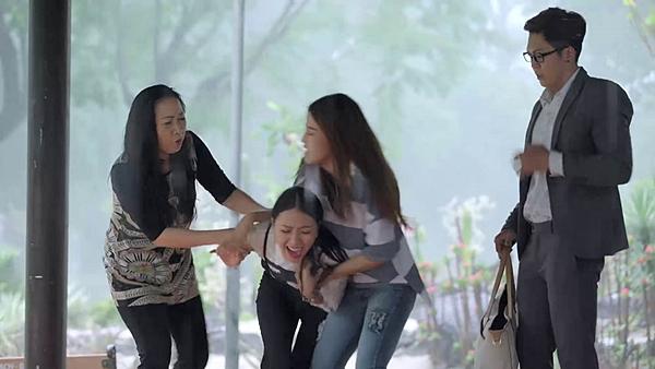 Gạo nếp gạo tẻ tập 61: Ác nữ giật chồng bị đánh sấp mặt vì tội chơi xong rồi đá-6