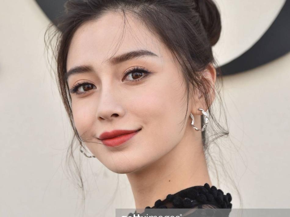 Huỳnh Hiểu Minh - Angela Baby che kín quý tử trước ống kính phóng viên-11