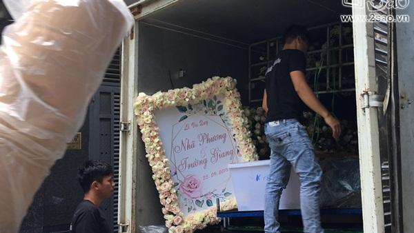 Gần 11h trưa, gia đình Nhã Phương mới trang trí chuẩn bị đón nhà trai-1