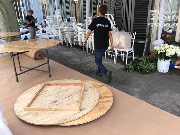 Gần 11h trưa, gia đình Nhã Phương mới trang trí chuẩn bị đón nhà trai-8