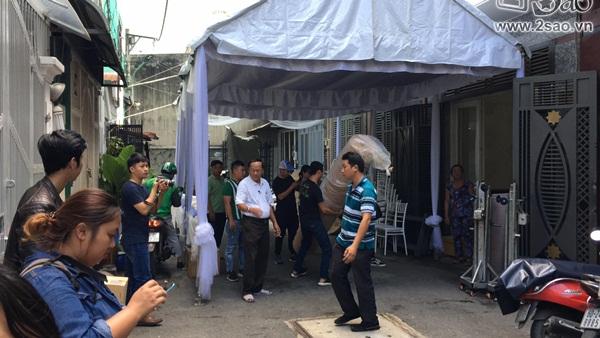 Gần 11h trưa, gia đình Nhã Phương mới trang trí chuẩn bị đón nhà trai-9