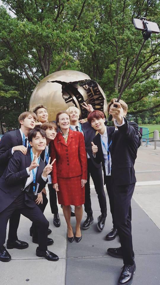 BTS gây sốt khi phát biểu tại Liên Hợp Quốc: Hãy nói lên chính con người của mình-4