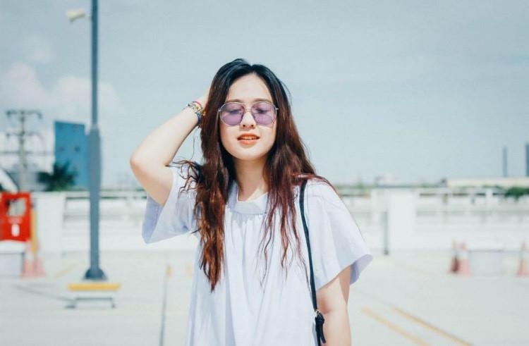 Nữ sinh tặng hoa Tổng thống Donald Trump khóa Facebook vì sợ bị chú ý-5