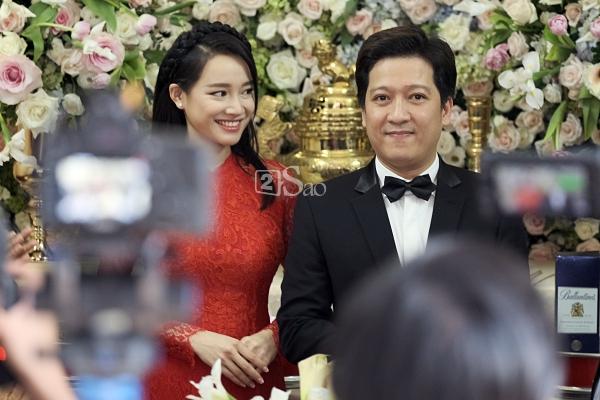 Nhã Phương tình tứ lau mồ hôi cho Trường Giang khi làm lễ gia tiên-3