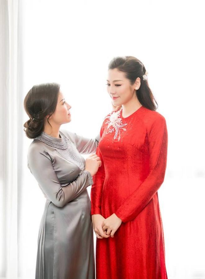 sao-viet-dien-ao-dai-do-5.jpg