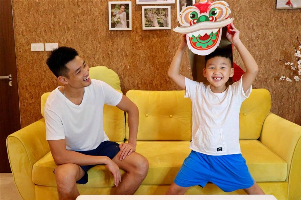 Bà mẹ hai con Tăng Thanh Hà xuống phố rạng rỡ cá tính... mòn con mắt-5