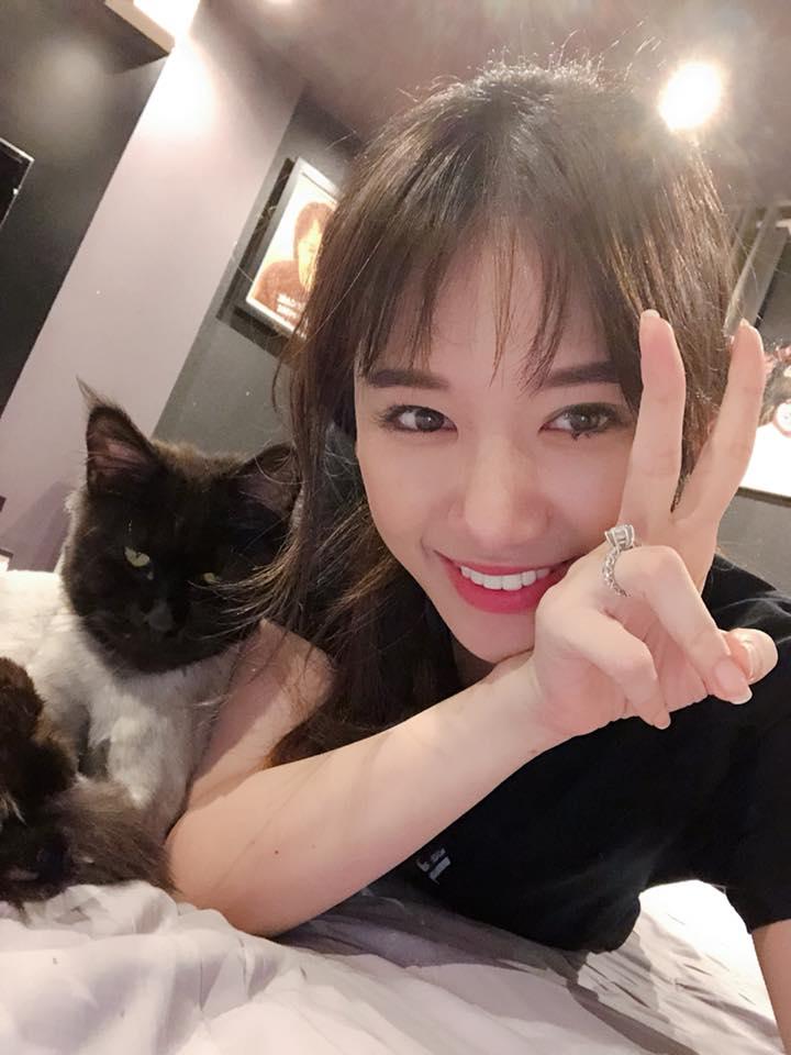 Bà mẹ hai con Tăng Thanh Hà xuống phố rạng rỡ cá tính... mòn con mắt-3