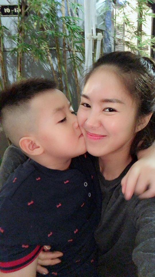 Bà mẹ hai con Tăng Thanh Hà xuống phố rạng rỡ cá tính... mòn con mắt-8