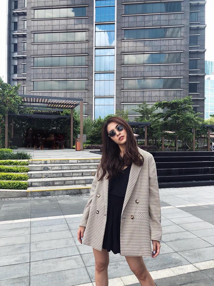 Bà mẹ hai con Tăng Thanh Hà xuống phố rạng rỡ cá tính... mòn con mắt-1