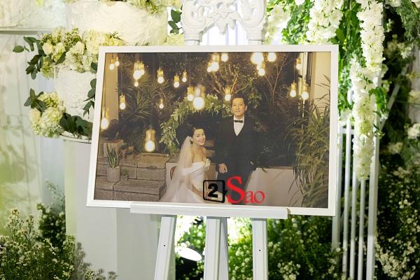 Trường Giang liên tục lau nước mắt cho Nhã Phương trong lễ cưới-4