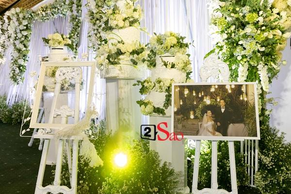 Trường Giang liên tục lau nước mắt cho Nhã Phương trong lễ cưới-5