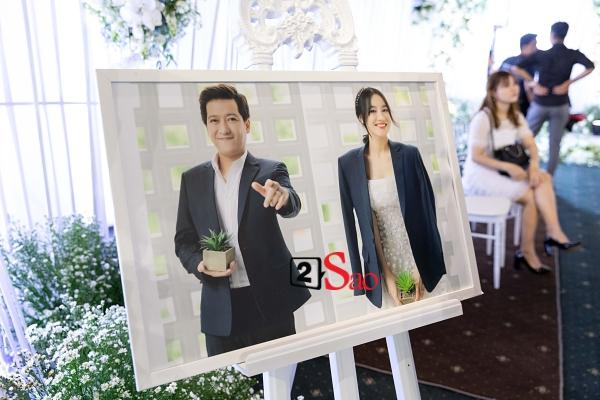 Trường Giang liên tục lau nước mắt cho Nhã Phương trong lễ cưới-6