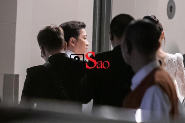 Trường Giang liên tục lau nước mắt cho Nhã Phương trong lễ cưới-21