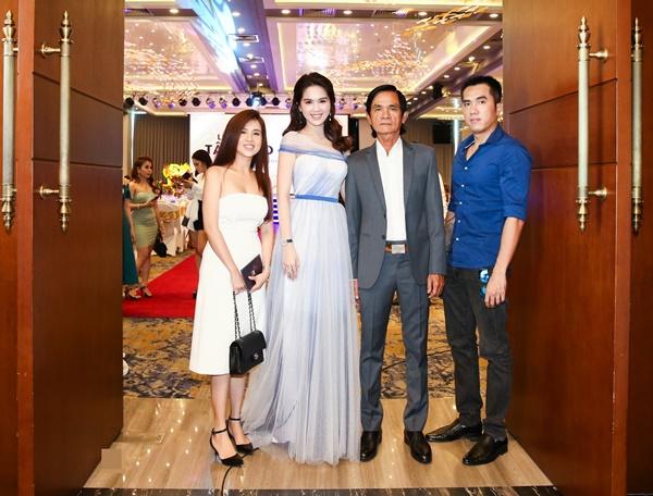 Hốt bạc giỏi như Ngọc Trinh: làm CEO ngay ngày đầu đã kiếm luôn 10 tỷ doanh thu-6