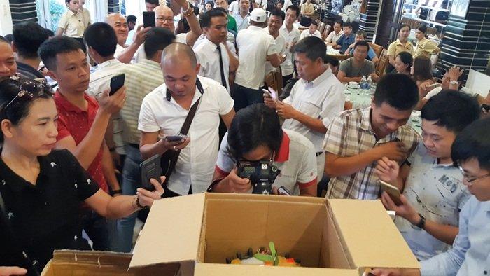 Chấn động: Đại gia Đà Nẵng bỏ 6,8 tỷ mua gốc lan đột biến 5 cánh trắng-8