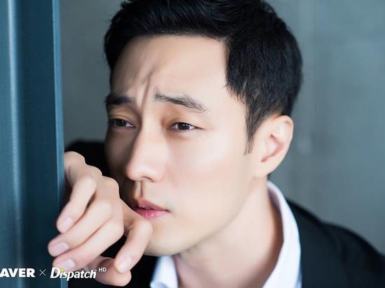 Dispatch tung loạt ảnh lịch lãm cực kỳ phong độ của quý ông U40 So Ji Sub