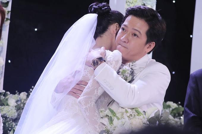 Đi đám cưới Trường Giang - Nhã Phương, Hương Giang Idol ngậm ngùi than thở ăn cỗ toàn lỗ-2