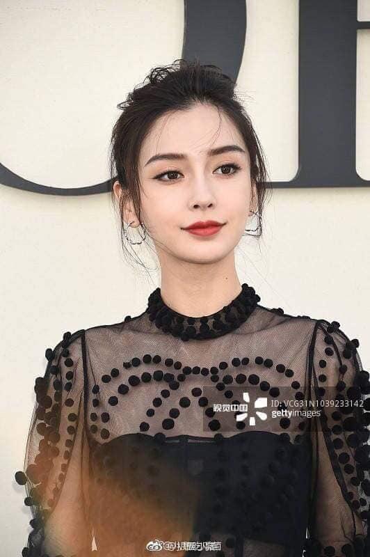 Cùng mặc áo cô dâu: Nhã Phương bị chê da lão hóa sớm - Lan Khuê trang điểm đẹp đỉnh cao-7