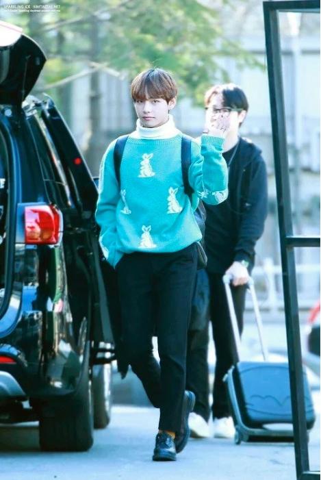 Bất chấp cuộc chiến fandom, các mỹ nam BTS và EXO vẫn mặc chung quần áo, chỉ là ai đẹp hơn thôi!-5