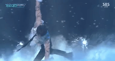 Bất chấp cuộc chiến fandom, các mỹ nam BTS và EXO vẫn mặc chung quần áo, chỉ là ai đẹp hơn thôi!-14