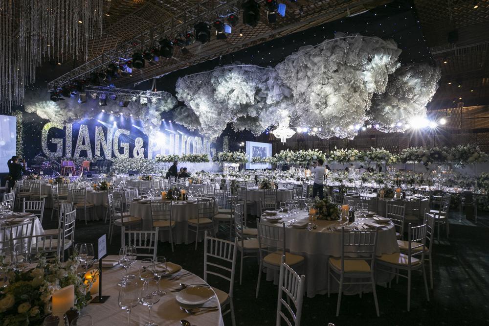 Không chỉ Trường Giang hay Trấn Thành, nhiều sao Việt sẵn sàng chi tiền tỷ chỉ để trang trí hoa nến cho đám cưới-2