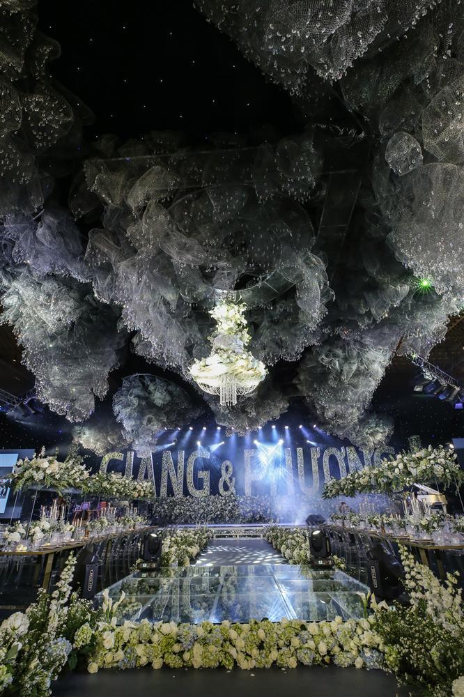 Không chỉ Trường Giang hay Trấn Thành, nhiều sao Việt sẵn sàng chi tiền tỷ chỉ để trang trí hoa nến cho đám cưới-3