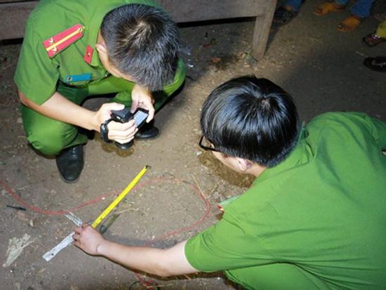 Chồng đập đầu vợ đến chết rồi chạy xe 400km ra đầu thú