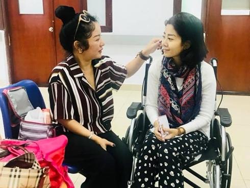 Danh hài Thúy Nga cho biết Mai Phương đã trở lại viện: 'Nhìn em vẫn mong manh, yếu ớt lắm'