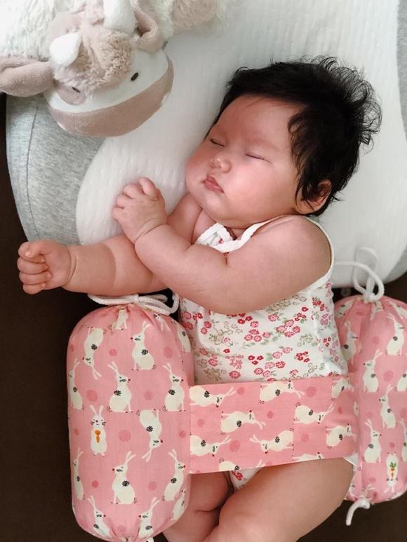 Siêu mẫu Hà Anh mắng cao tay kẻ nói xấu con mình là con điên-1