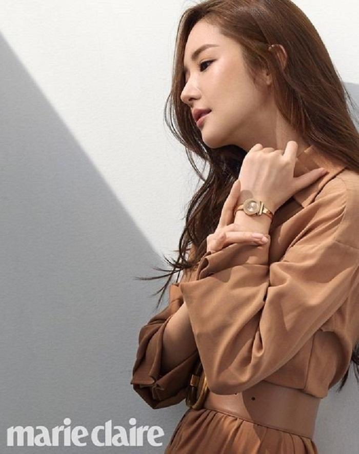 Thư ký Kim Park Min Young đẹp thuần khiết khi chụp tạp chí-2