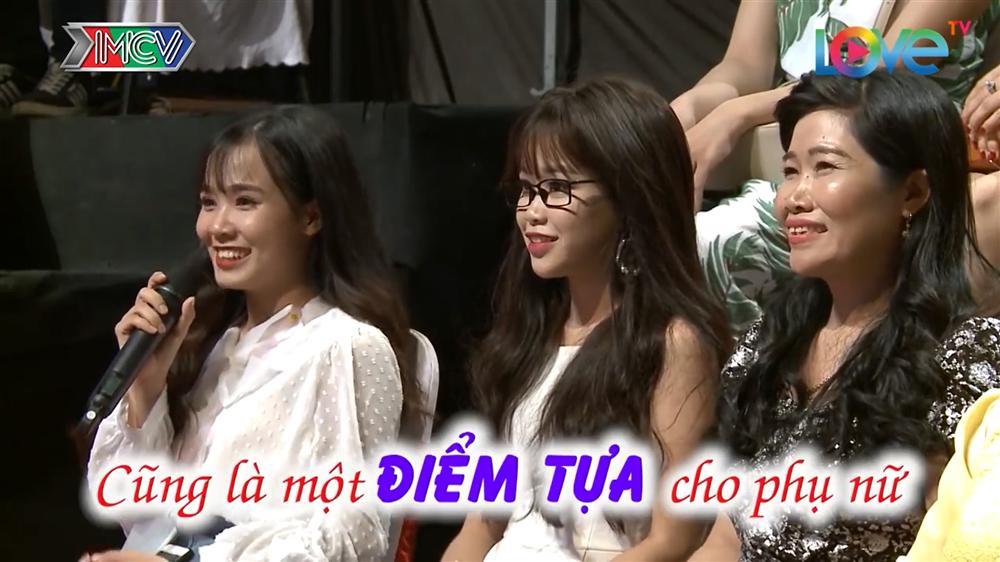 Đưa chị đi hẹn hò nhưng 2 em gái lại gây sốt khiến MC Quyền Linh hết lời khen người mẹ biết đẻ-2