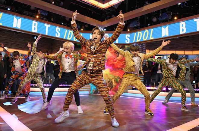 Fan nhí 9 tuổi người Mỹ khóc nức nở vì được gặp BTS-1