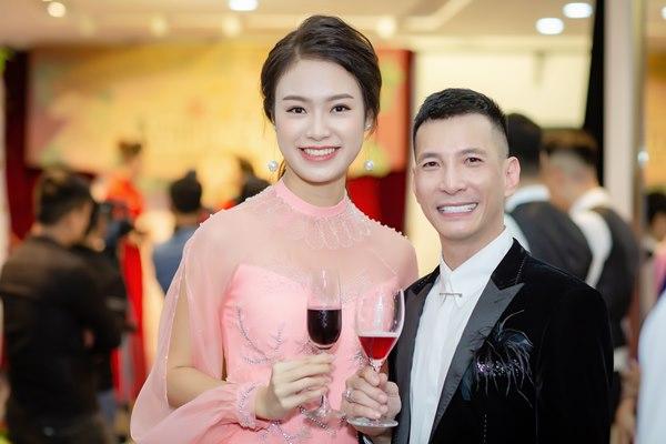 Á Hậu Huyền My diện áo dài trăm triệu tái xuất sàn catwalk, khoe sắc bên dàn mỹ nhân Việt-23