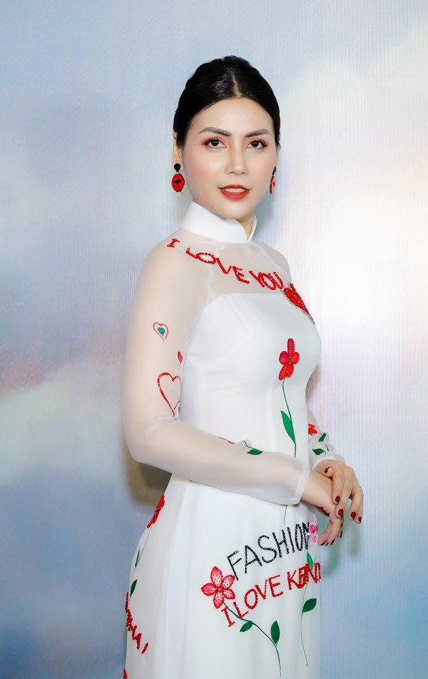 Á Hậu Huyền My diện áo dài trăm triệu tái xuất sàn catwalk, khoe sắc bên dàn mỹ nhân Việt-27