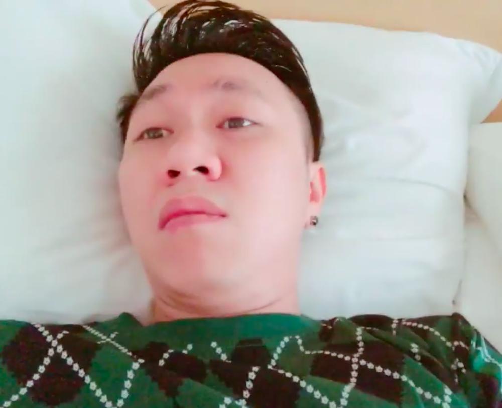 Khổ như Mr Cần Trô Xuân Nghị: Chỉ ngủ thôi cũng bị Anh Đức đăng clip bóc phốt vì ngáy như sấm rền-1