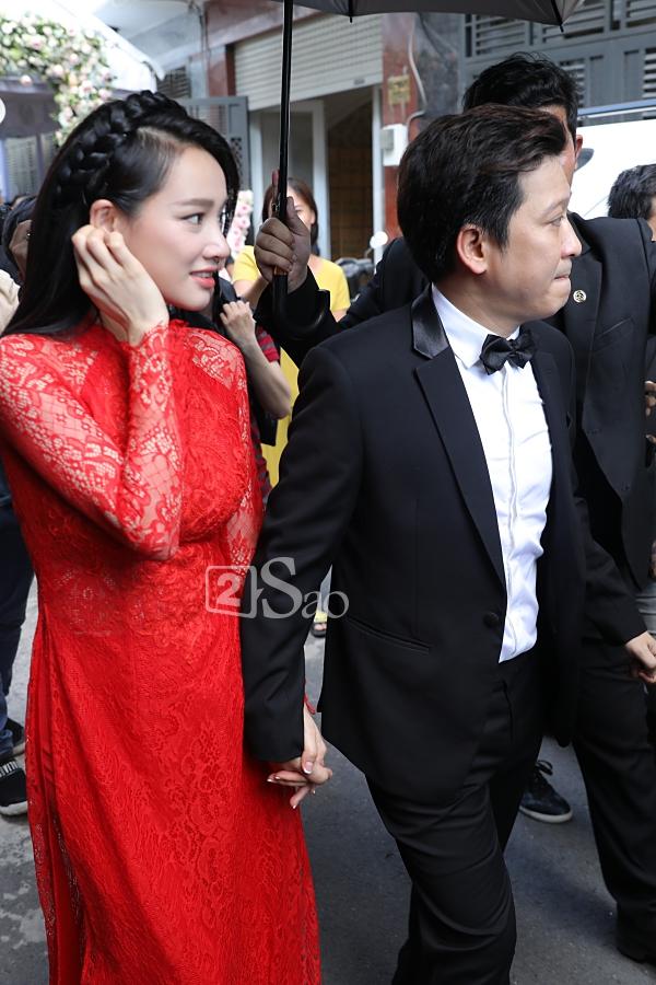 Không còn nghi ngờ gì nữa, vòng 2 của Nhã Phương đã phô trọn sau bao ngày cô dâu tìm mọi cách che dáng-4