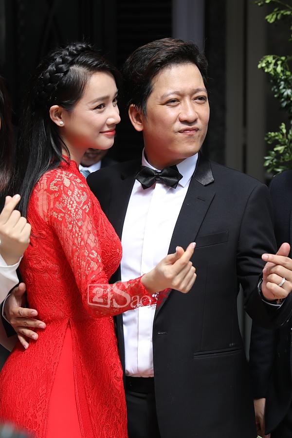 Không còn nghi ngờ gì nữa, vòng 2 của Nhã Phương đã phô trọn sau bao ngày cô dâu tìm mọi cách che dáng-6