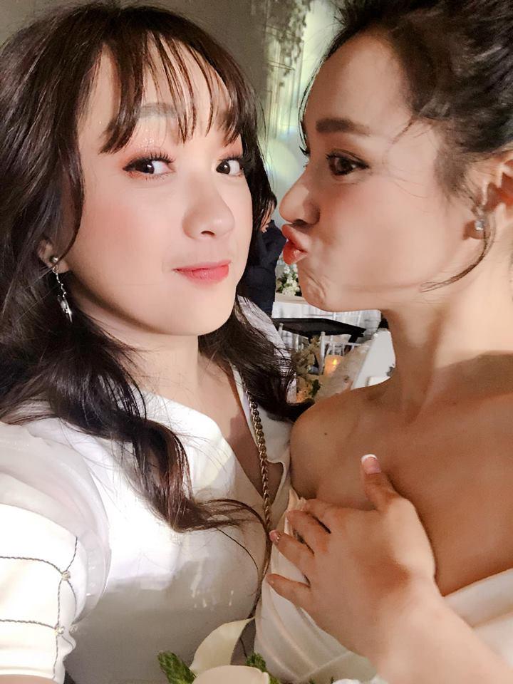 Vừa kết hôn, Nhã Phương vẫn tám chuyện đêm khuya khiến người thân phải liên tục nhắc nhở-10