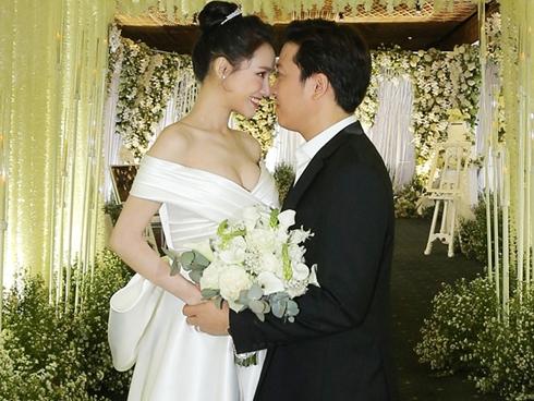 Vừa kết hôn, Nhã Phương vẫn 'tám' chuyện đêm khuya khiến người thân phải liên tục nhắc nhở