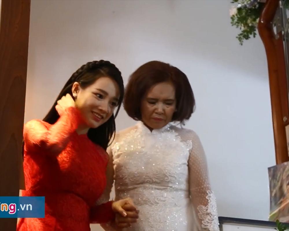 Không còn nghi ngờ gì nữa, vòng 2 của Nhã Phương đã phô trọn sau bao ngày cô dâu tìm mọi cách che dáng-3