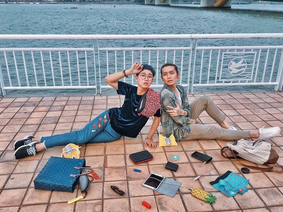 Lầy như BB Trần, Sĩ Thanh: Khoe hàng hiệu xế sang cũng phải theo trend ngã sấp mặt mới chịu-1