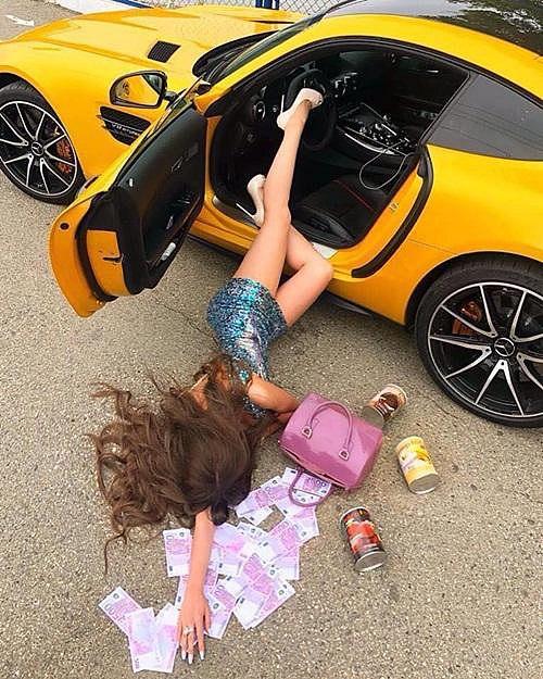 Lầy như BB Trần, Sĩ Thanh: Khoe hàng hiệu xế sang cũng phải theo trend ngã sấp mặt mới chịu-8