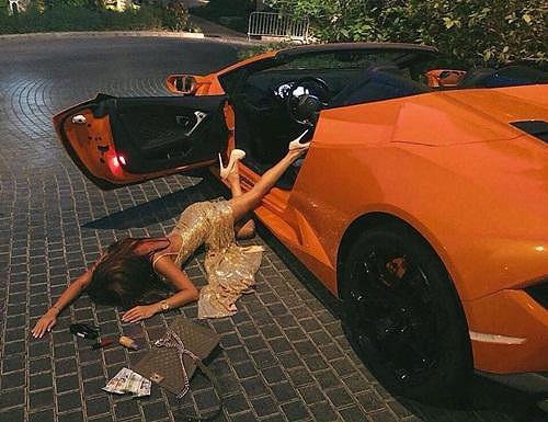 Lầy như BB Trần, Sĩ Thanh: Khoe hàng hiệu xế sang cũng phải theo trend ngã sấp mặt mới chịu-9